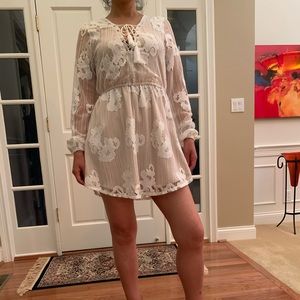 Long sleeve white dress- Lovers + friends, XS